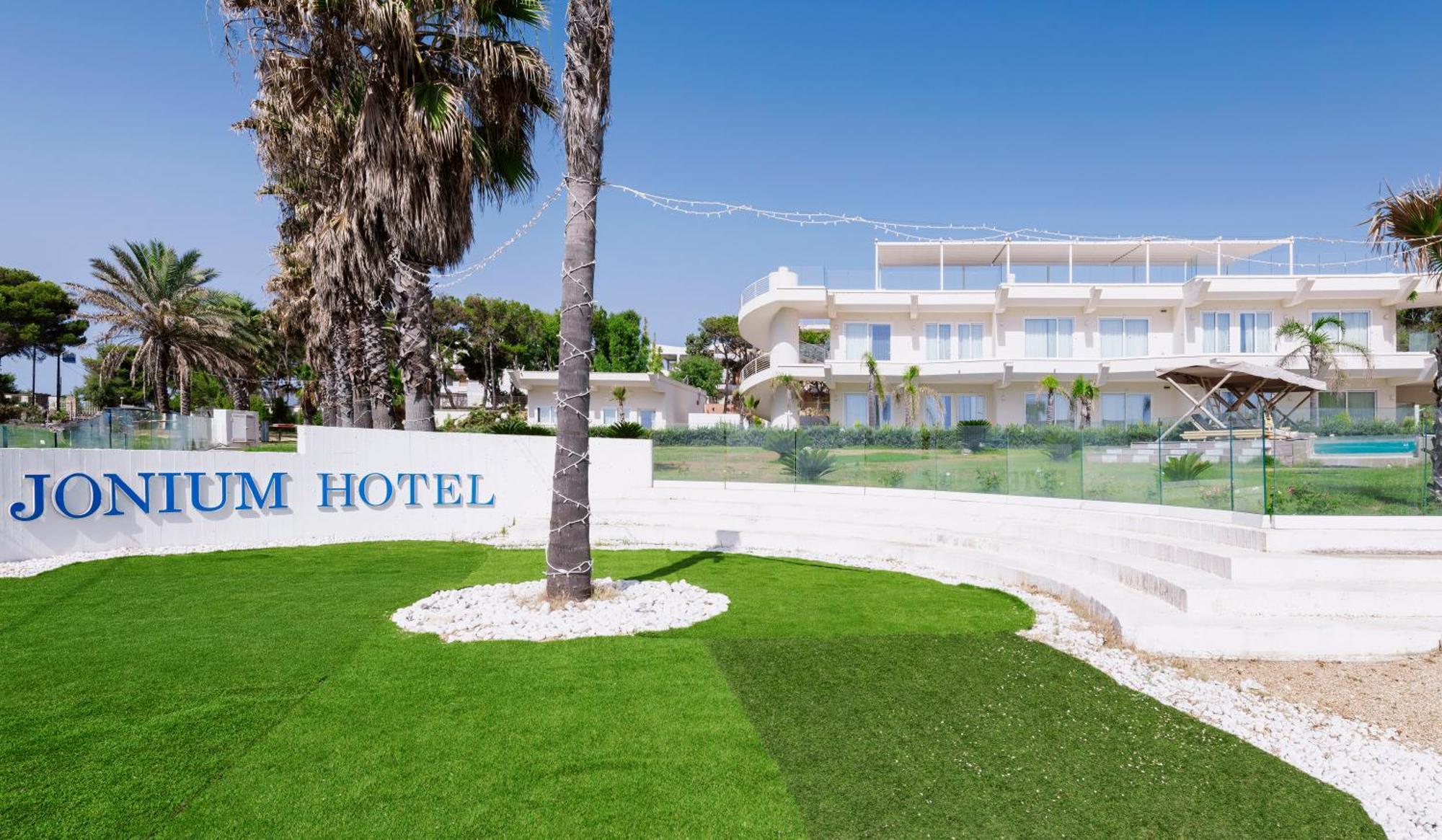 Jonium Hotel Residence Pulsano Exterior foto